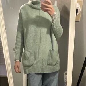 Green Madison Grey sweater. Super cozy and perfect for winter. 

Size L